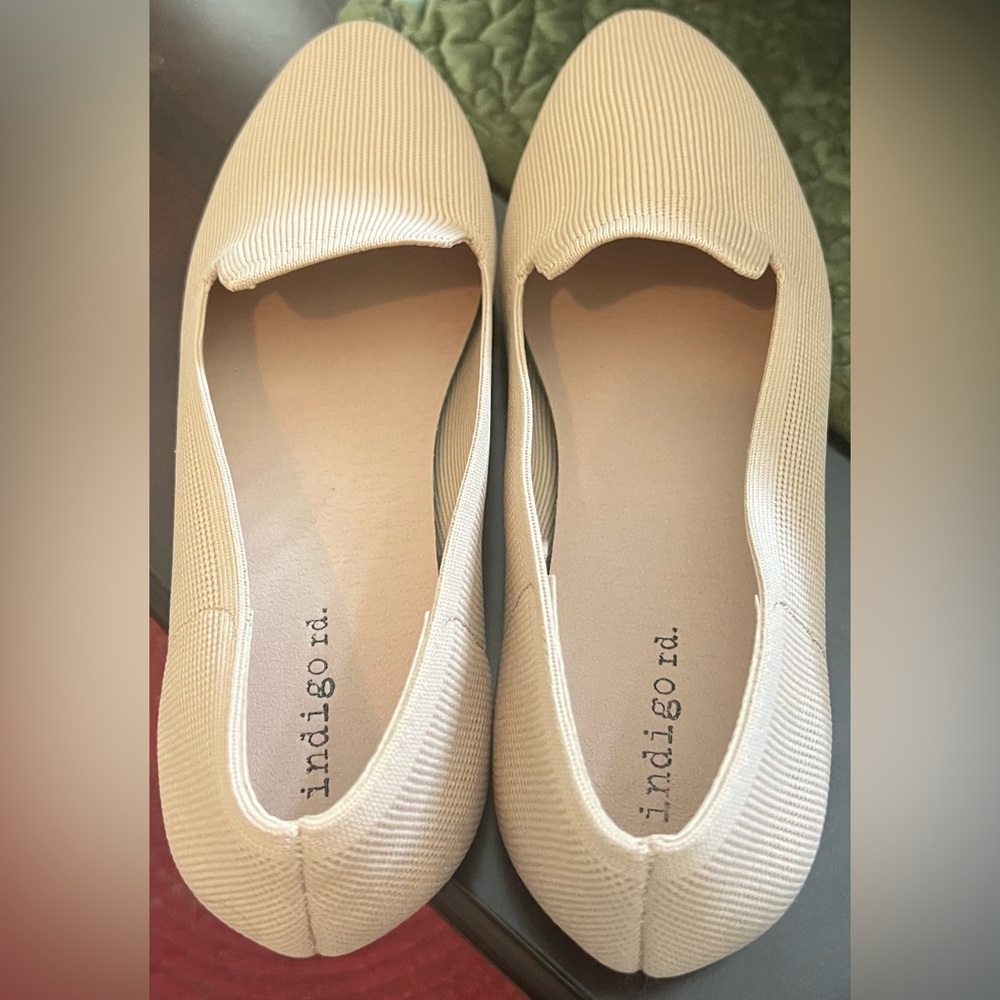 Pretty Nude Flats NEVER WORN